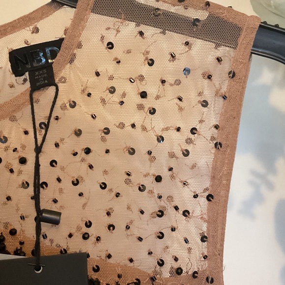 NBD. EMBELLISHED. Elegant Black and Tan One-Shoulder Dress MINISIZE XXS - Picture 9 of 14